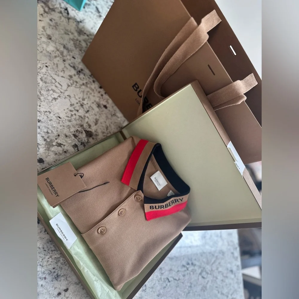 Authentic.Burberry Polo Shirt, for Men Tan and Brown Classic Elegance pre owned - Picture 2 of 10